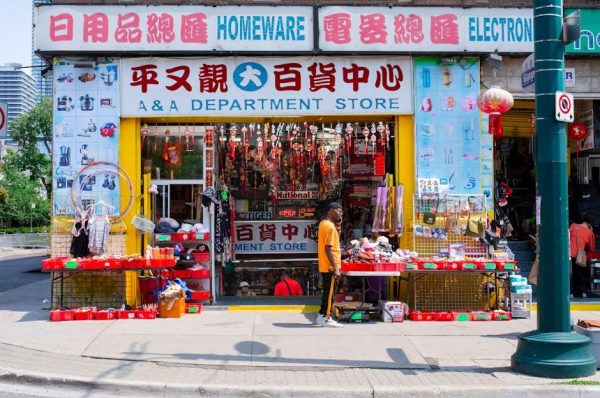 Here are some title options, playing with different angles:

Focusing on Deals & Savings:

 Pmart Canada Deals: Unbeatable Prices on [Month, Year]
 Pmart Canada Hottest Deals: Your Ultimate Savings Guide
 Unlock Amazing Savin