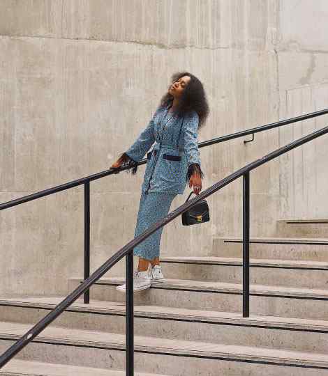 Buy About us img3 40 in Canada.